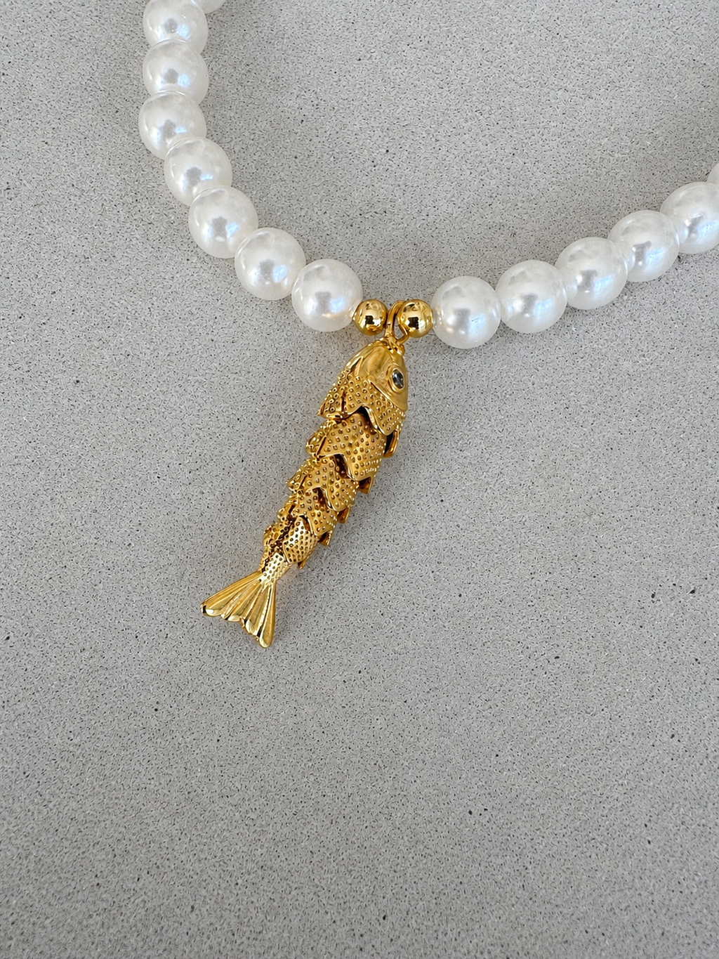 Golden Catch Pearl Necklace