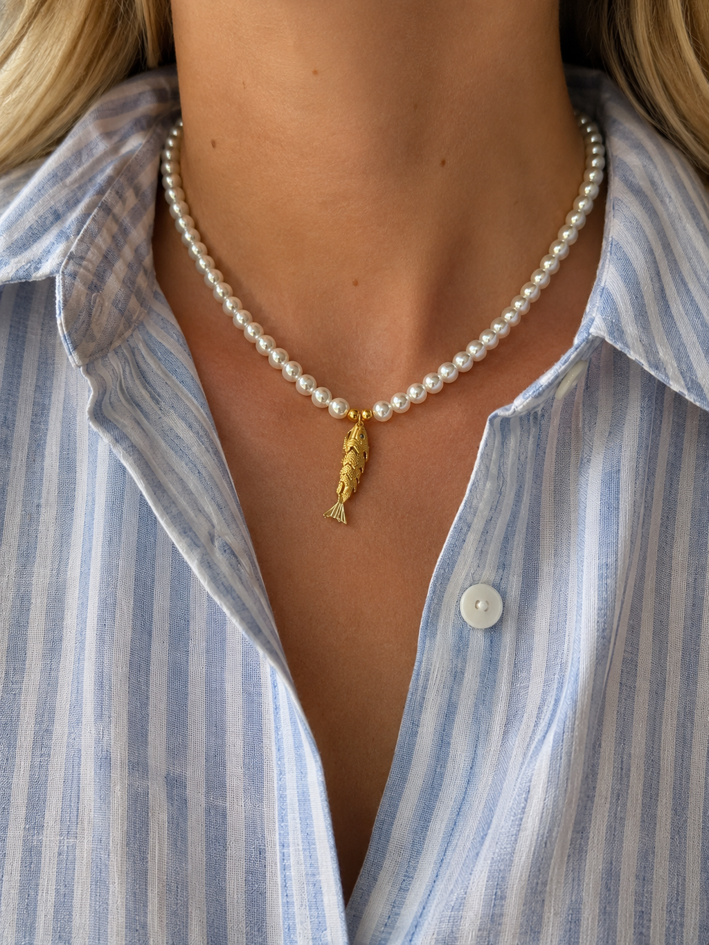 Golden Catch Pearl Necklace